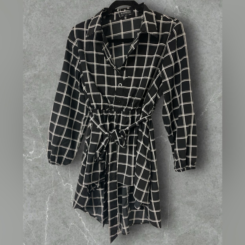BloomChic black/white, plaid, high-low top